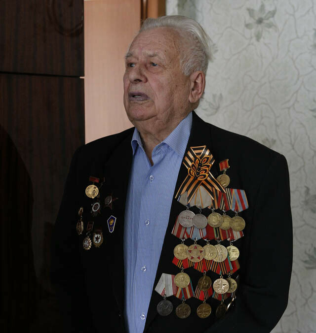 Невосполнимая утрата в мэрии Благовещенска соболезнуют близким ветерана Ивана Крошки