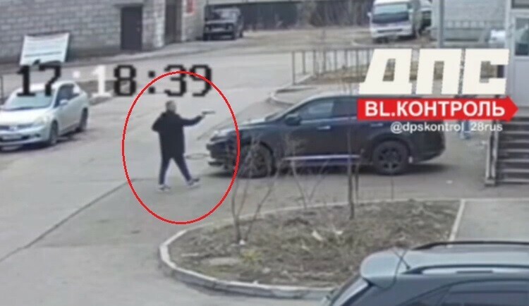 Оцепили двор приехали 8 экипажей и кинологи в микрорайоне Тепличный задержали мужчину с оружием