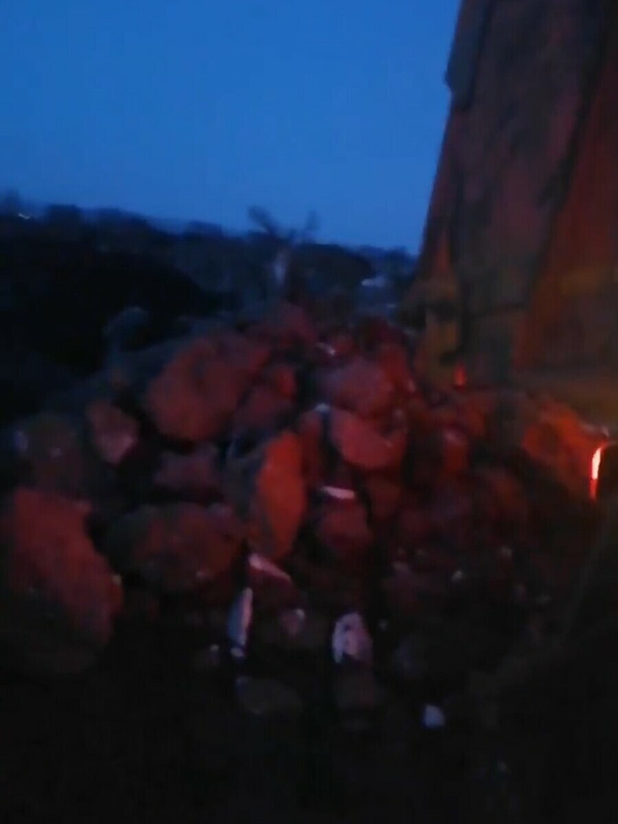 Водитель АКС выгрузил на Астрахановских лугах гору мусора видео