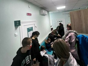 Минздрав РФ выяснил что россиян беспокоят очереди и сложности с записью на прием к врачу