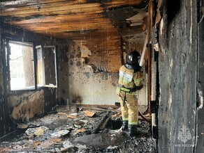 Двухэтажная заброшка горела в амурском городе
