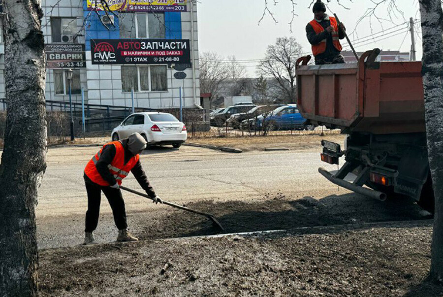 В Благовещенске ждут мая чтобы начать ямочный ремонт на дорогах
