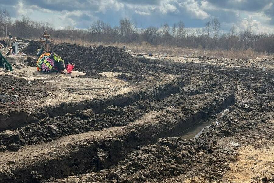 Приехали на Пасху а там все разворотили благовещенцы с трудом добрались к захоронению близкого человека фото видео 