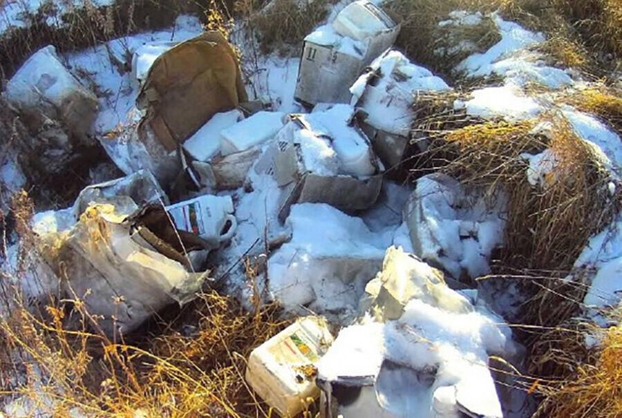 Сельхозучасток в Приамурье захламили шифером кирпичом опилками