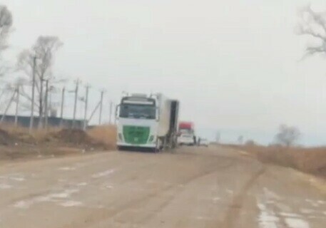 Черных водителей заметили под Благовещенском для чего они перегружают товар из китайских фур себе рассказали амурские предприниматели фото видео