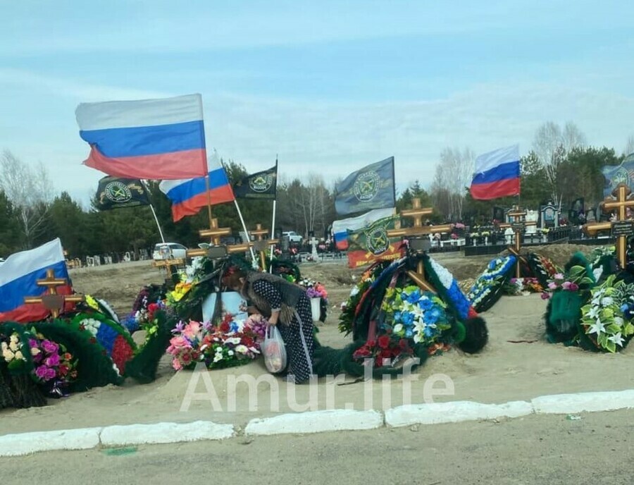 Благовещенцев неприятно изумило увиденное на кладбище конфеты с могил собирали люди похожие на цыган