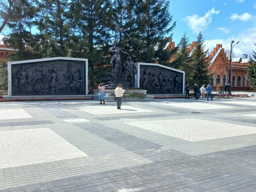 Выглядит достойно в Благовещенске открыли обновленную площадь Победы и новый памятник фото