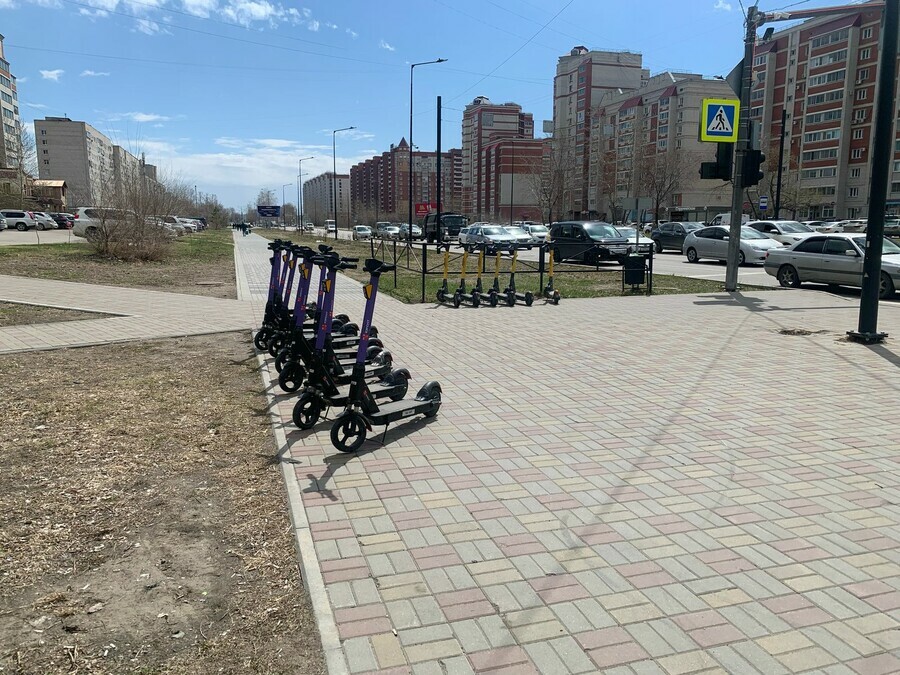 Их стало в два раза больше в Благовещенске увеличилось число электросамокатов на тротуарах
