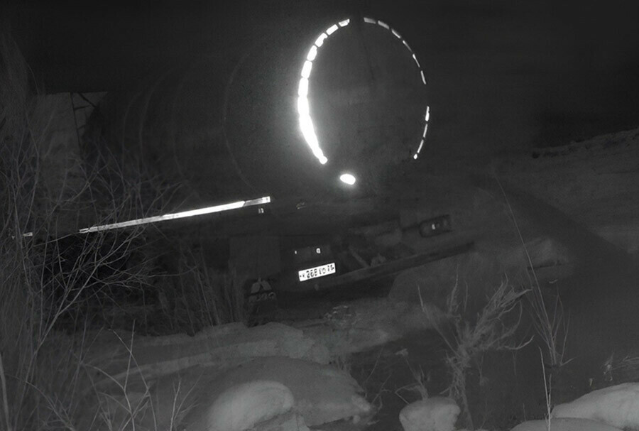 Ночь не помогла амурчанину сливавшему отходы скрыться от фотоловушки в Приамурье 