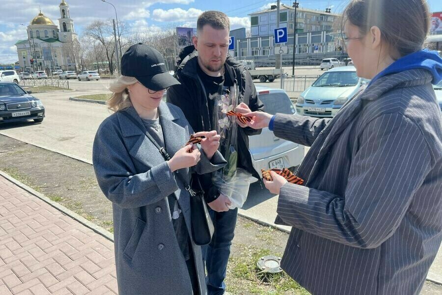 Россиянам напомнили как нельзя носить георгиевскую ленту