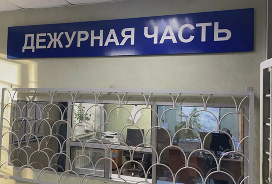 В Благовещенске женщина на Mazda Demio врезалась в дом