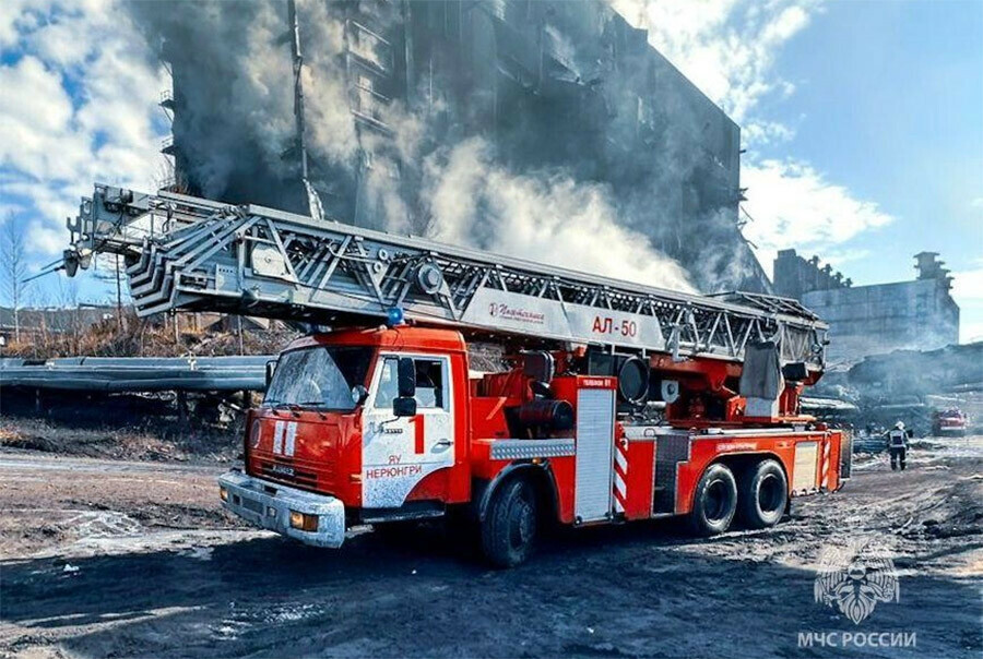На фабрике в Якутии произошел мощный взрыв возник пожар Есть пострадавшие фото видео