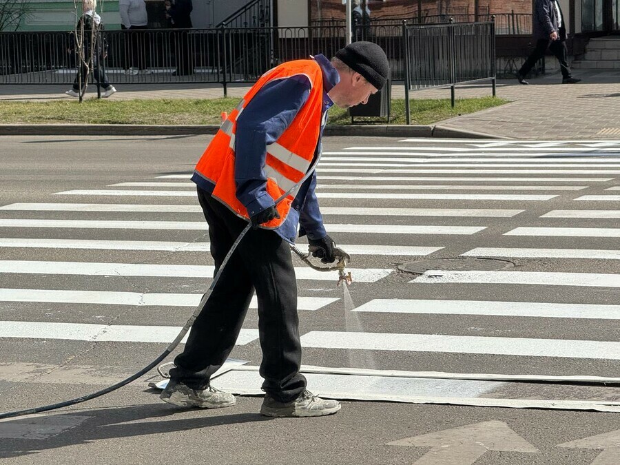 В Благовещенске обновляют дорожную разметку