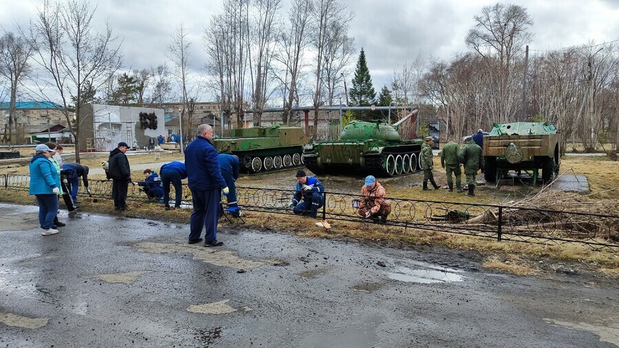 ДЭК вносит вклад в сохранение памяти энергетики благоустраивают места захоронений участников ВОВ