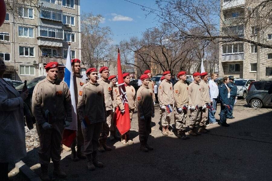 В Благовещенске прошло торжественное открытие таблички на доме ветерана Великой Отечественной войны фото видео 