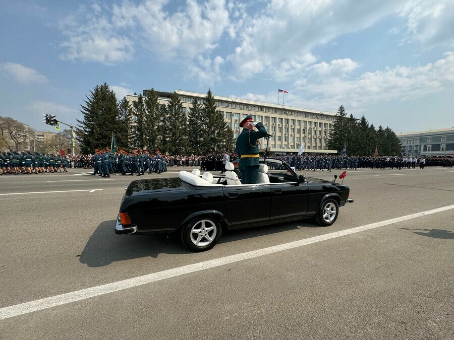 В Благовещенске проходит парад Победы
