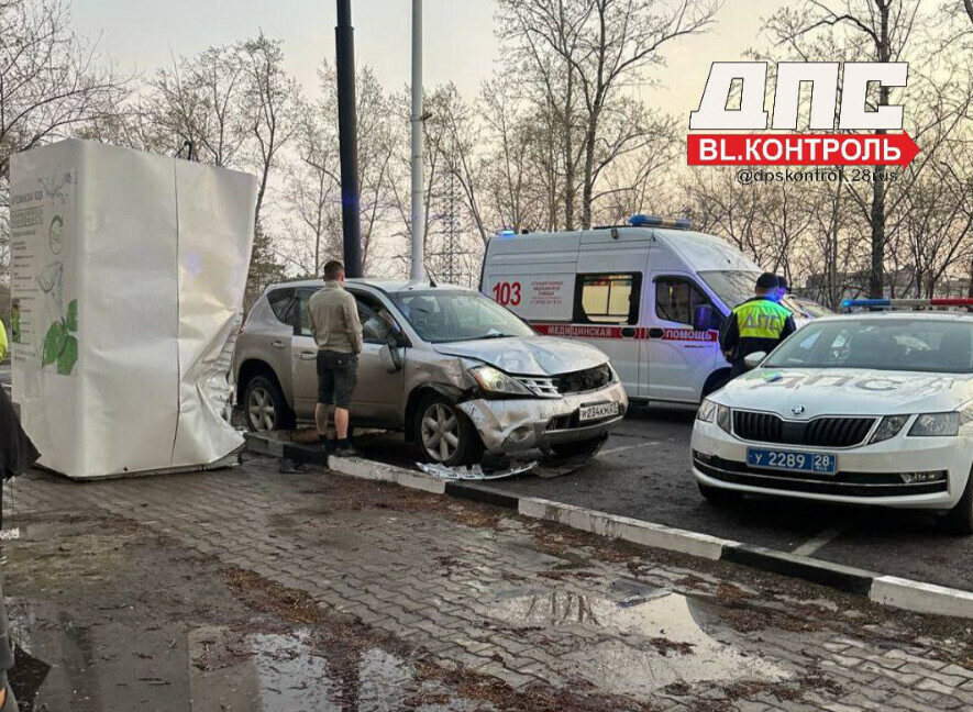 В Благовещенске пьяный водитель въехал в водомат