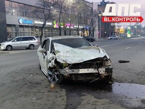 У такси вырвало колесо жесткое ДТП произошло на Калинина в Благовещенске фото