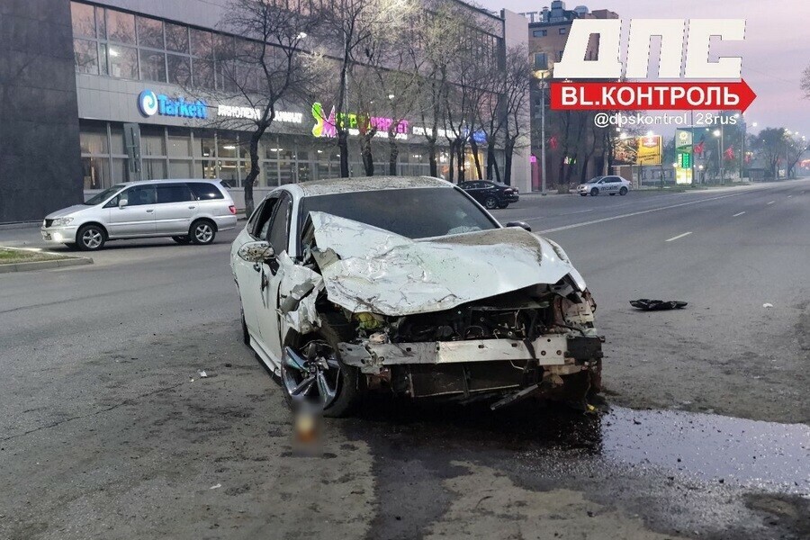 У такси вырвало колесо жесткое ДТП произошло на Калинина в Благовещенске фото