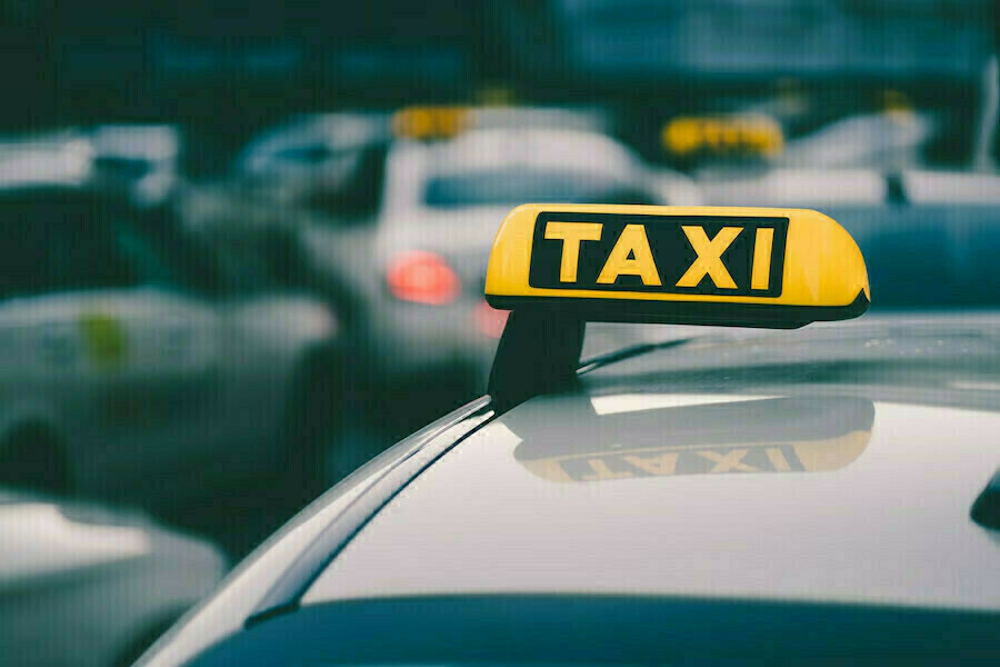 Госдума пересадит таксистов на российские автомобили