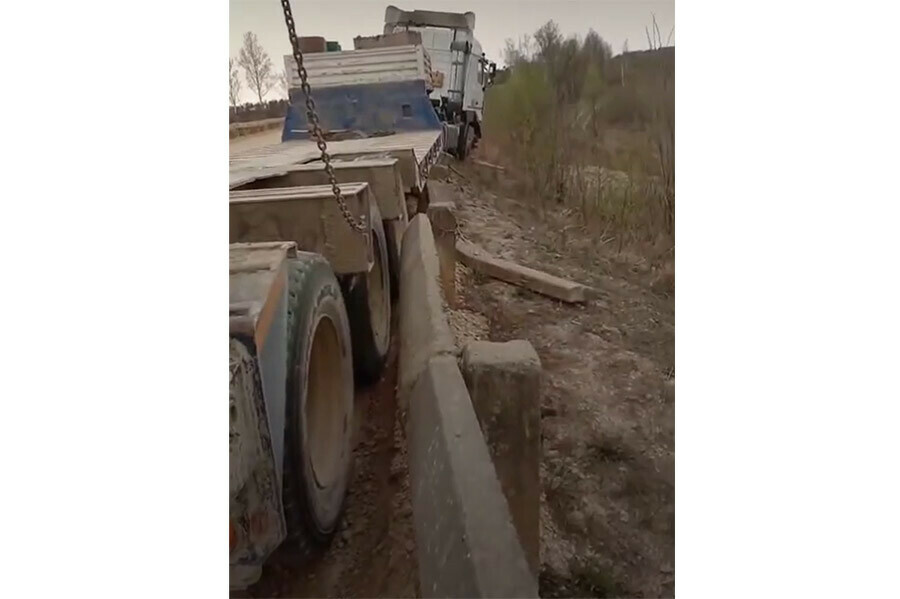 На трассе в Приамурье водитель совершил ДТП и скрылся видео