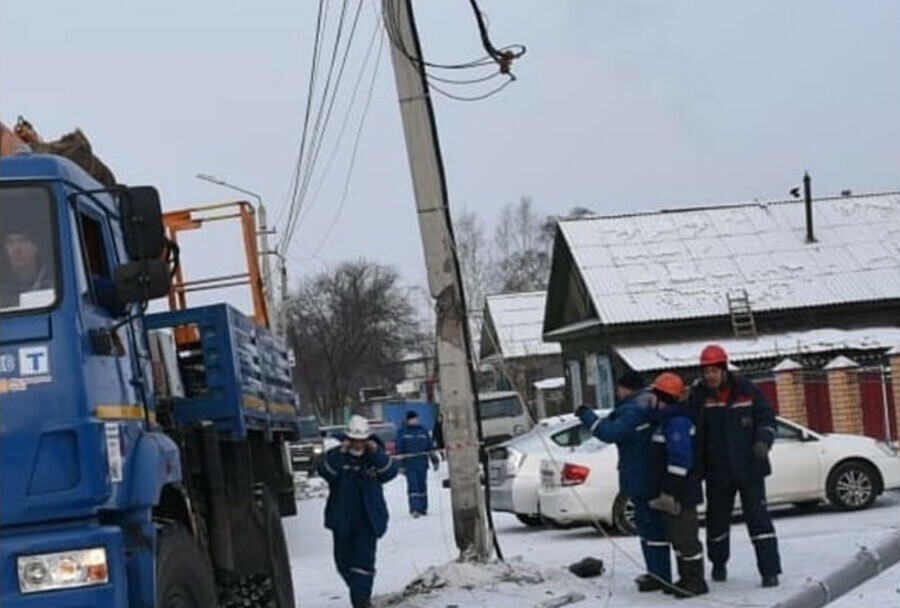 ДТП в Свободном автомобиль наехал на электроопору