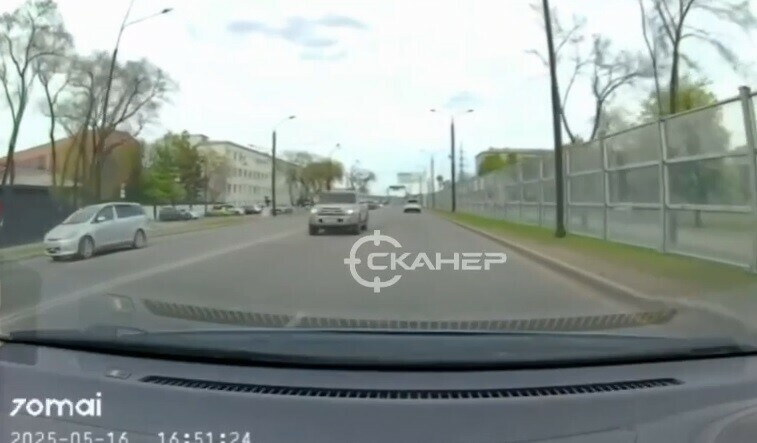 Грубейшее нарушение ПДД попало на видеорегистратор благовещенца в районе нового моста через Зею видео