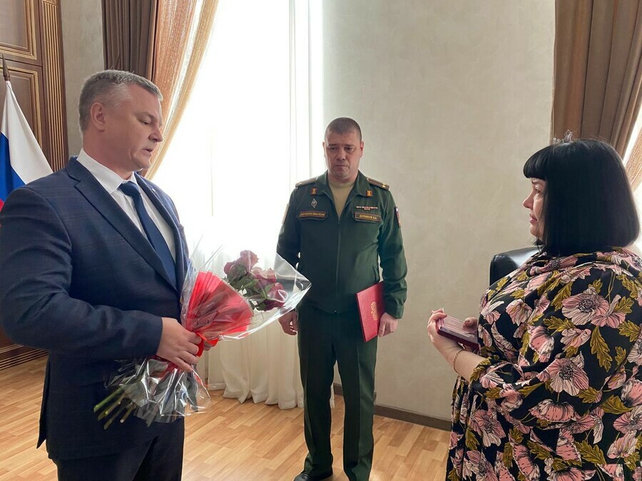В Благовещенске вручили награду матери Семена Рябовола погибшего на СВО