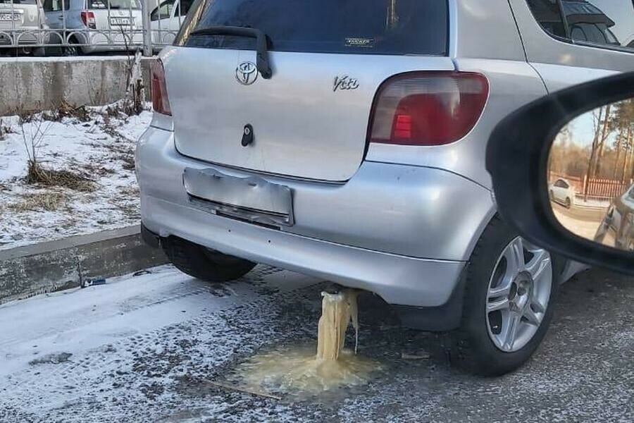 Плохой бензин Благовещенские автомобилисты жалуются на обледенение выхлопных труб