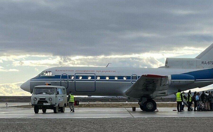 Дальневосточный авиадиспетчер остановил самолет собиравшийся лететь с открытой дверью