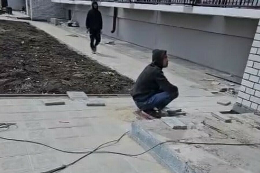 На стройке в Чигирях полиция выявила мигрантов которые незаконно находятся на территории страны Их выдворят и запретят въезд в РФ