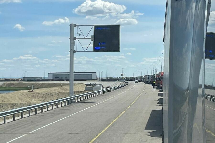Сутки без сна на международном переходе Благовещенск  Хэйхэ образовалась пробка фото видео