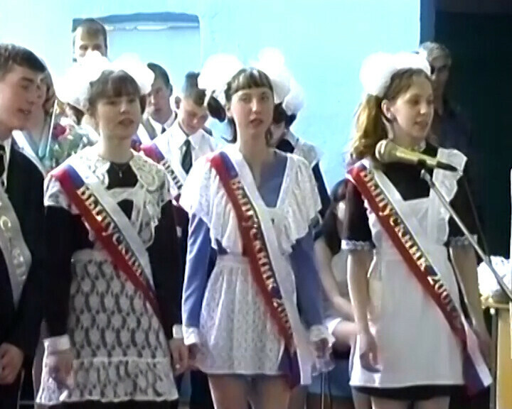 Всё жизнь начинается трудная Последний звонок  2001