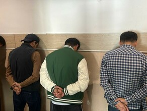 Видео задержания мигрантов устроивших массовую драку на школьном стадионе опубликовала амурская полиция 