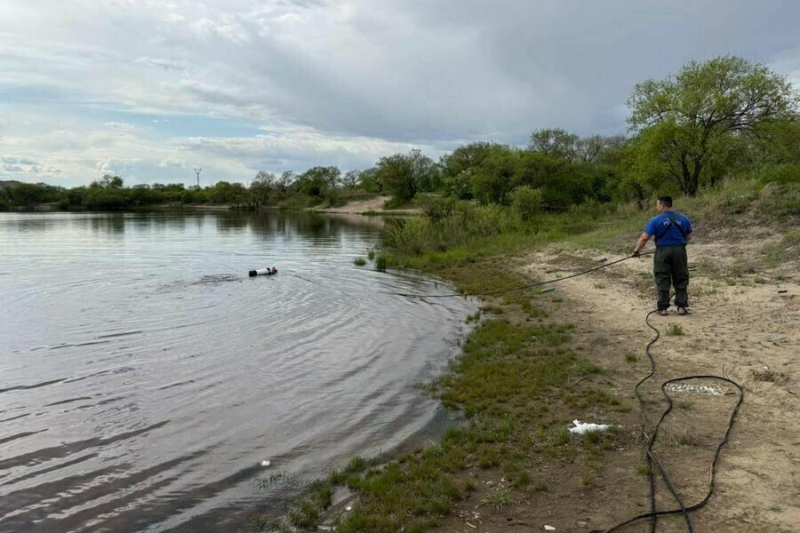 В Благовещенске водолазы проверили дно рек и озер Что удалось достать фото 