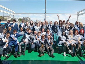 Выпускники Благовещенска катались по Амуру на теплоходе в сопровождении полиции фото 
