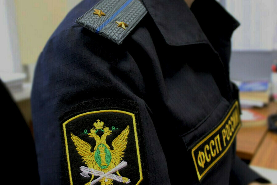 В Благовещенске начальник отделения судебных приставов злоупотребляла полномочиями