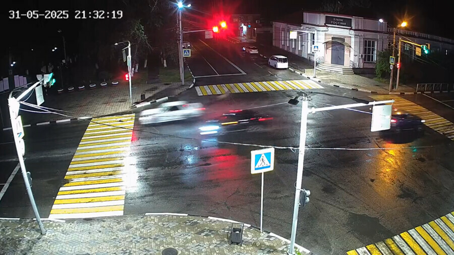 Шел на красный водители гнали жуткое смертельное ДТП с пешеходом произошло в Белогорске видео 18