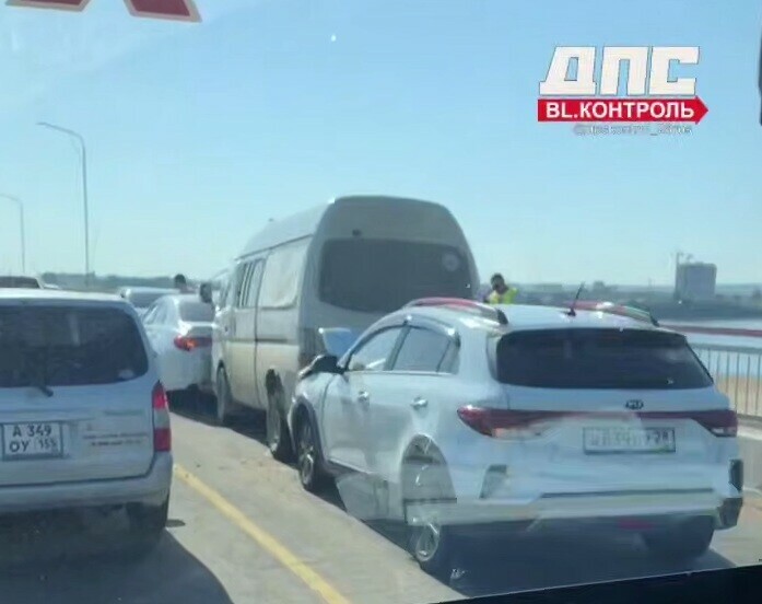 На мосту через Зею в Благовещенске произошли два тройных ДТП фото