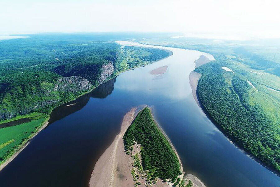 В Приамурье на Амуре и Зее отмечены колебания уровней воды 