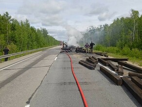 Самосвал с грузом вспыхнул на федеральной трассе в Приамурье фото 