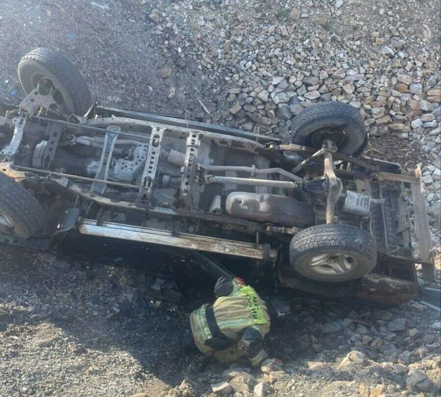 В Тынде автомобиль попал в аварию и перевернулся на крышу