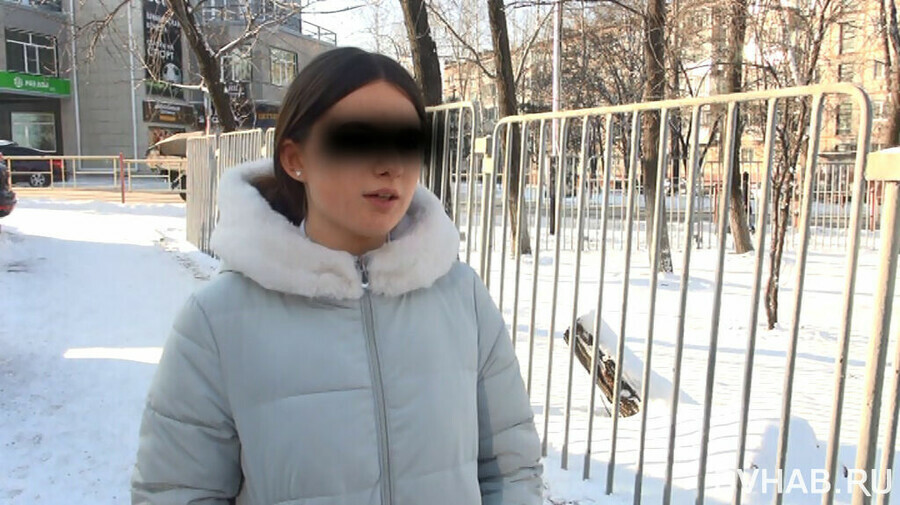 В Хабаровске девочка не смогла оплатить проезд и водитель отобрал у нее шапку