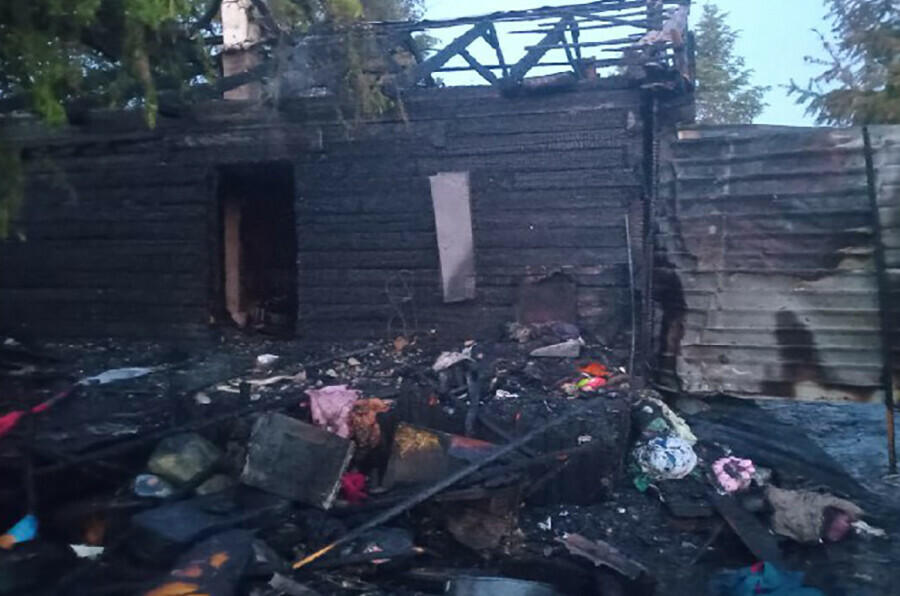 В амурском селе Марково огонь полностью уничтожил жилой дом фото