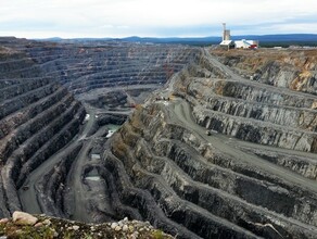 В Якутии на руднике обрушилась горная порода люди оказались под завалами 