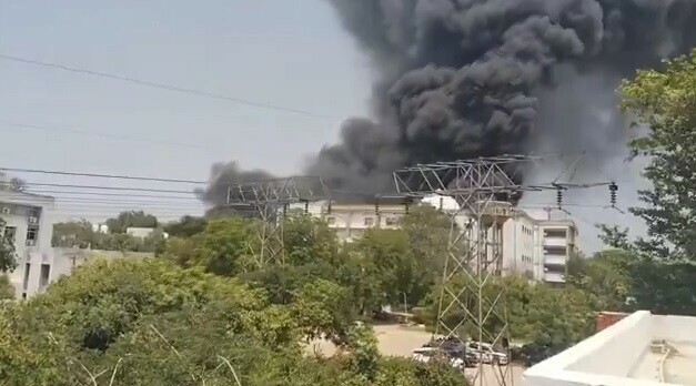 Самолет с более чем 200 пассажирами на борту рухнул в жилой район видео крушения