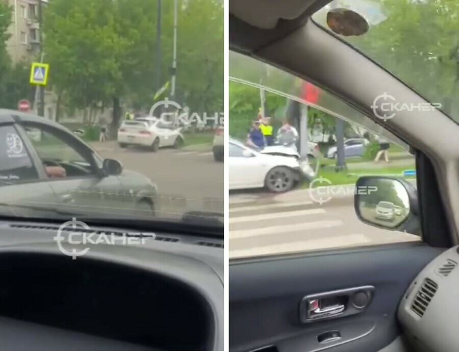 В центре Благовещенска автомобиль влетел в светофор