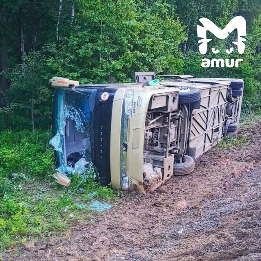 Автобус с вахтовиками перевернулся в Хабаровском крае