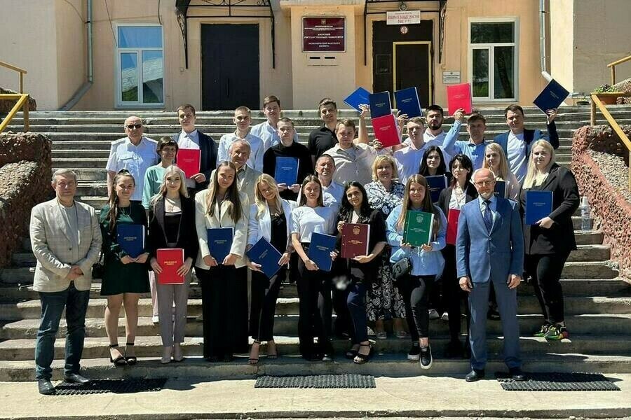 Вузы Амурской области вошли в рейтинг трудоустройства и зарплат выпускников список