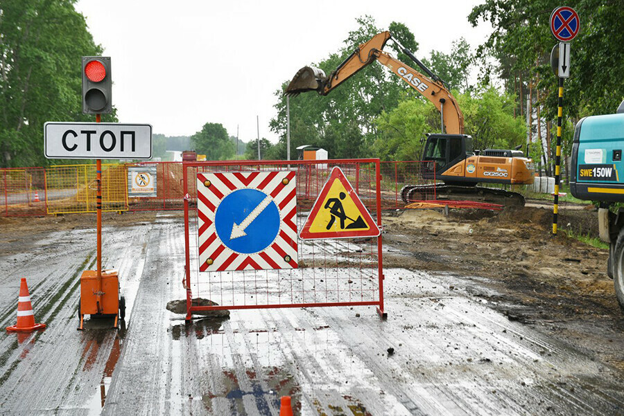 Водителей просят не парковаться на дороге рядом с аэропортом Благовещенска